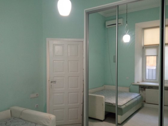 Здам кімнату в малій комуні район Нового ринку Одеса