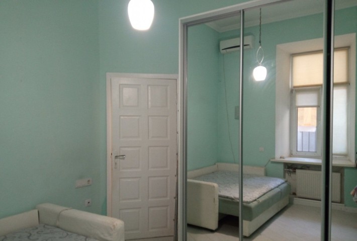 Здам кімнату в малій комуні район Нового ринку - фото 1