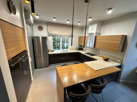 Будинок з басейном в КМ Green Hills Вита-Почтовая