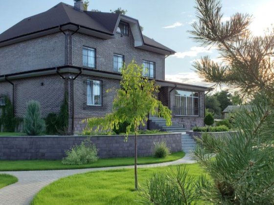 Елітний будинок поряд з озером! З укриттям та повна автономність! Горенка