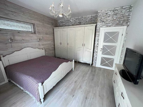 Іванковичі.Сучасний дім в лісовій зоні: камін,газ,укриття,генератор