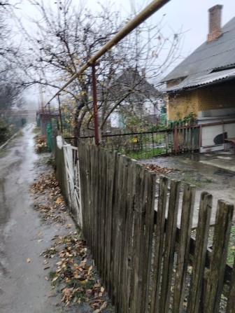 Часть  дома,из трёх комнат,сдам в аренду на длительный срок. - фото 1