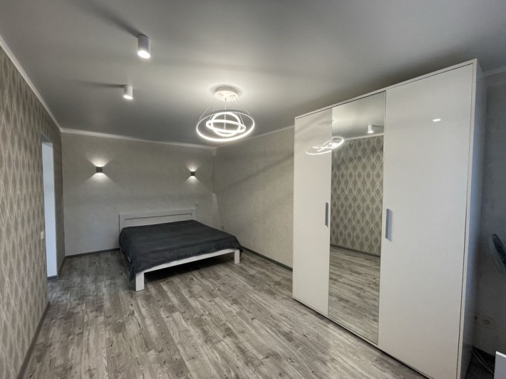 Продаю 1 квартиру площадь Победы - фото 1