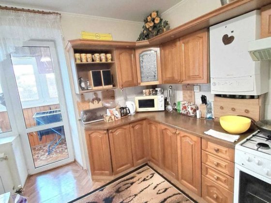 Продам 3-и к/к 76 м2 в елітному будинку з закритим двором в центрі.. Кропивницкий