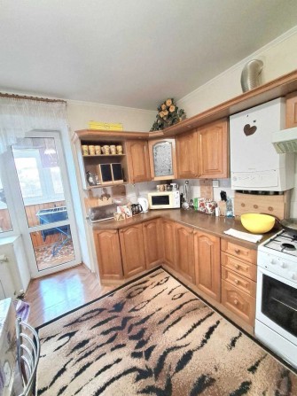 Продам 3-и к/к 76 м2 в елітному будинку з закритим двором в центрі.. - фото 1