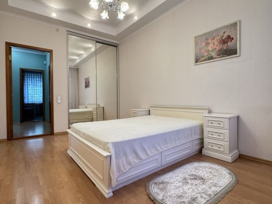 Трикімнатна квартира в Центрі Кропивницкий