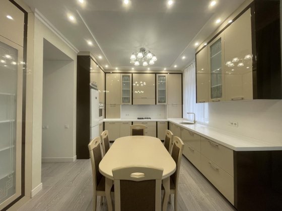 Продаж квартири в ЖК Ренесанс.