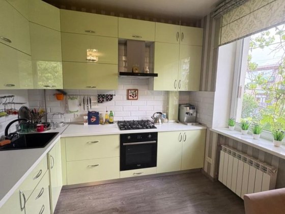 Продам квартиру в Олександрівському районі (тихий центр )вул .Гоголя Запорожье