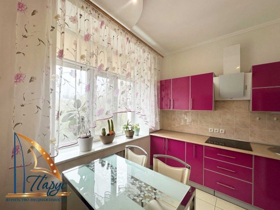 1-кімнатна на Маяковського сталінка 3/4 пов.