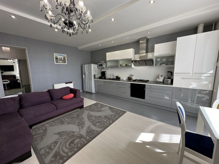 Продаю хорошую евро 3-ку Бугский бульвар, р-н Сухого фонтана - фото 1