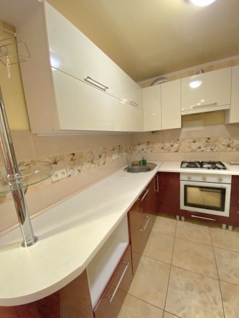 Продам 3-х комнатную квартиру в Центре Корабельного  Сертификат!!! - фото 1