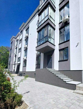 Продаємо квартиру в новобудові з окремим входом - фото 1