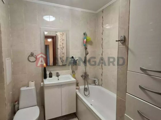 Продам простору 2-кімнатну квартиру 54 кв на бульварі Слави Днепр