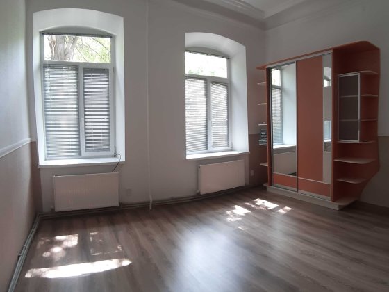 Продам трикімнатну квартиру Кропивницький