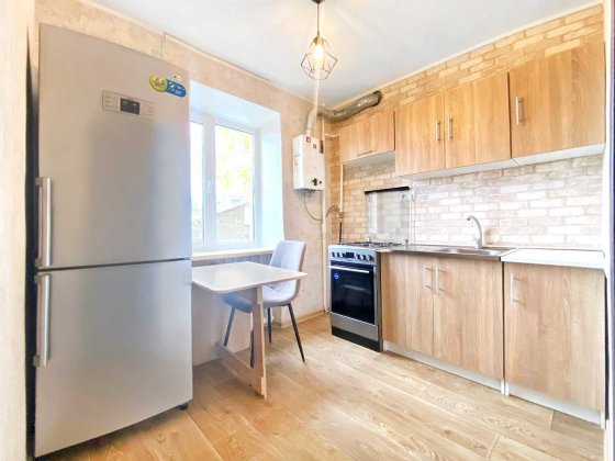 2 кім в ЦЕГЛІ на середньому поверсі район 12 КВАРТАЛ (718273) Днепр