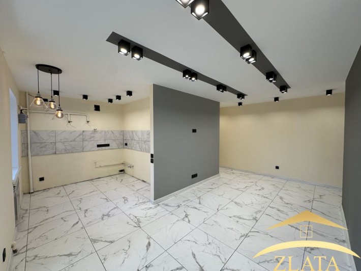 Продаж 3-к квартири біля Критого  ринку - фото 1