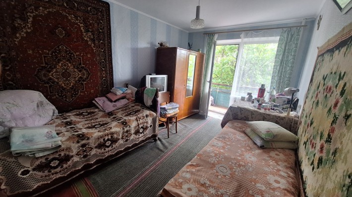 Продам 2 кім з просторою  кухнею та окремими кімнатами - фото 1