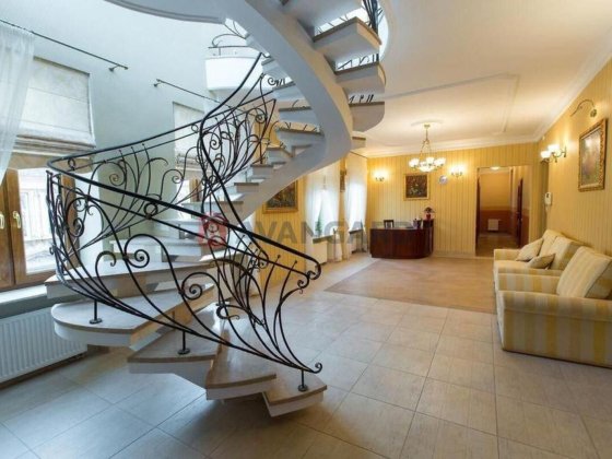 Простора комфортна 7 кімнатна квартира Львов