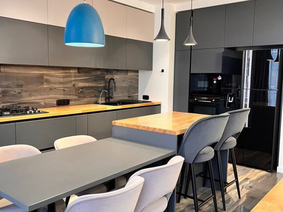 Продаж розкішної 4-кімнатної квартири в новобудові еліт класу на вул. Львів