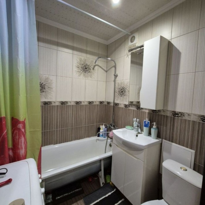 Продам 2-к квартиру на 5/5 - фото 1