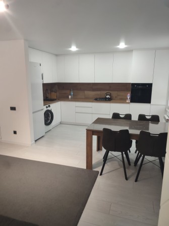 Трикімнатна квартира студія в центрі - фото 1