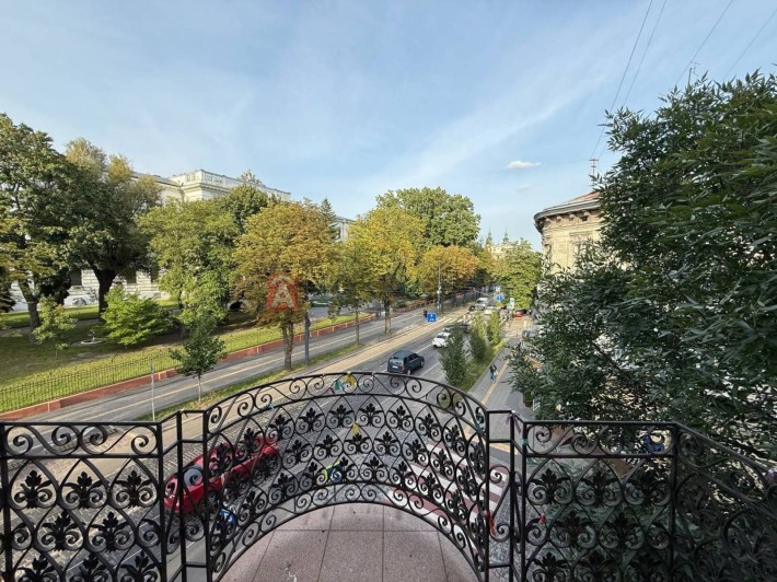 Продаж дворівневої квартири 325 м2 на Степана Бандери - фото 1