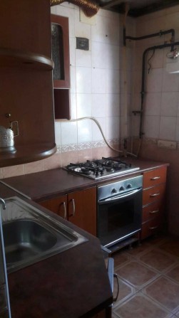 Продам 2 двух комнатную квартиру район старого ЖД Хозяин - фото 1