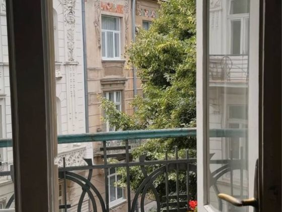 Продаж 3 км квартири в австрійському будинку в центрі в. Богомольця Львов