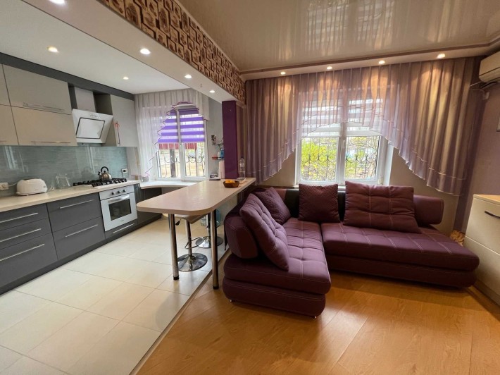 Продается красивая 3-ком. квартира, евроремонт, мебель, Корабельный. Q - фото 1