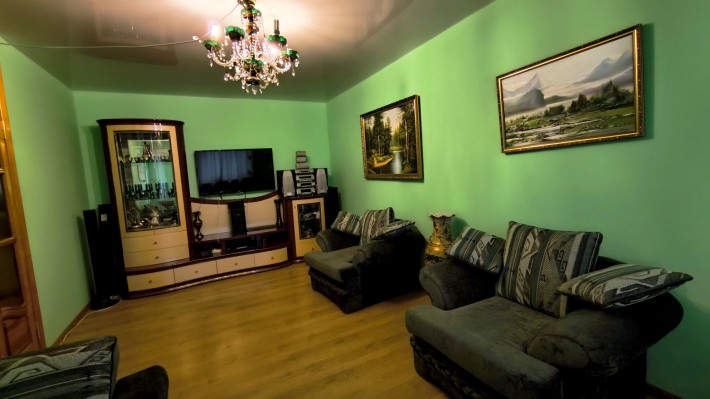 Продам велику 3-кімнатну квартиру в зручному районі! - фото 1