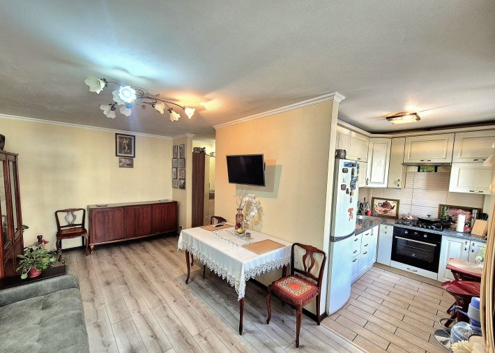 Центр 3-х кім кв вул. Київська 2 поверх цегла ремонт меблі - фото 1