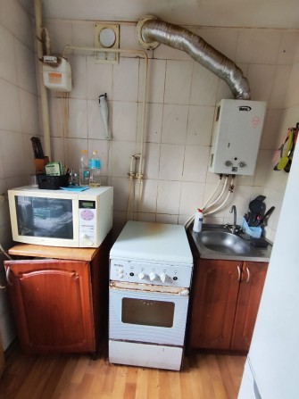 Продам 3 кімнатну в центрі - фото 1