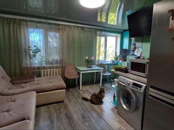 Продам 3кім  квартиру на малому ринку, все в квартирі залишається