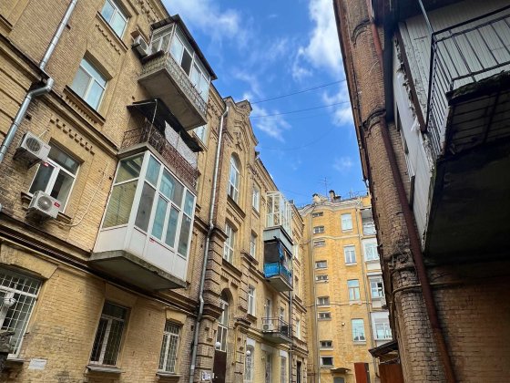 Довгострокова оренда місця у кімнаті по вул Саксаганській/ Hostel Kyiv Київ