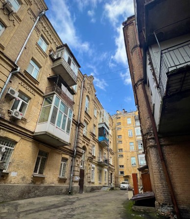 Довгострокова оренда місця у кімнаті по вул Саксаганській/ Hostel Kyiv - фото 1