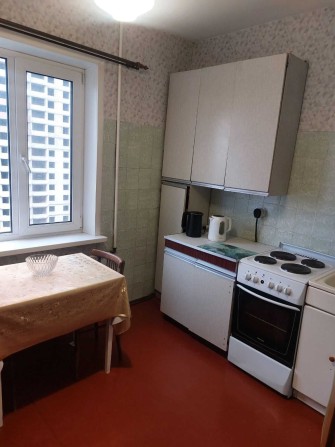 Дівчині 1 Кімната з балконом 15 м., у 2 х кімнатній, 2хв.м.Житомирська - фото 1