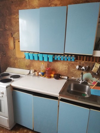 Сдам  срочно комнату,с балконом, метро Харьковская-3300 грн для 1 женщ - фото 1