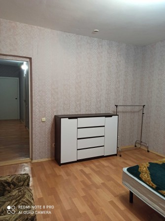 Сдаю комнату Днепровской набережной 19в ВОЗЛЕ РИВЕРМОЛА парню до 30лет - фото 1