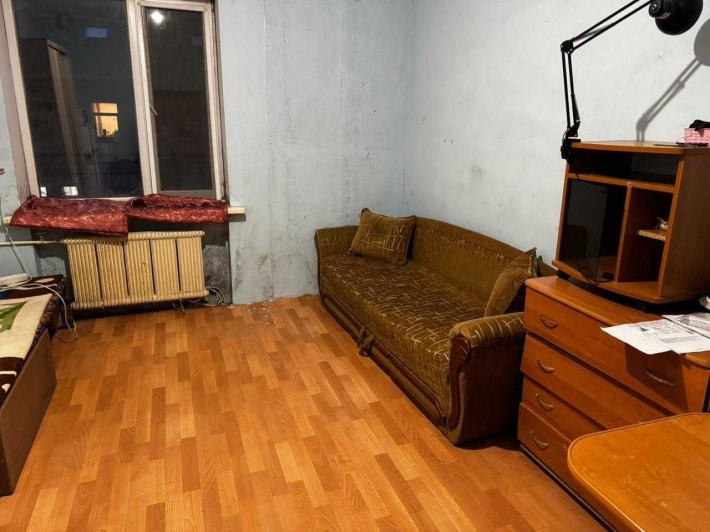 Окрема кімната в комунальній квартирі, 2 хвилини від метро «Нивки». - фото 1