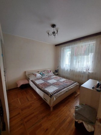 Продам великогабаритну 4-и кімнатну квартиру по вулиці Державності. - фото 1