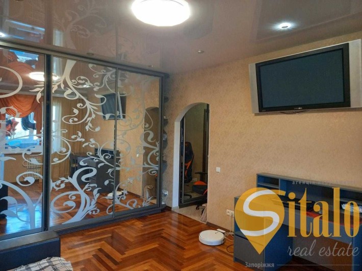 2 кімнатна з ремонтом по вул. Запорізька  (020) - фото 1