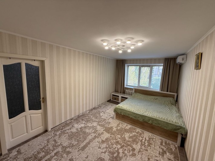 Продаю 3х комнатную квартиру с ремонтом. В центральном районе города. - фото 1