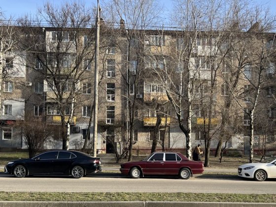 2 кімнатна квартира , 1 поверх.
