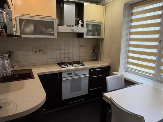 Чаривная, трехкомнатная квартита