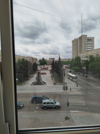 Продам 3х кімнатну квартиру в центрі міста - фото 1