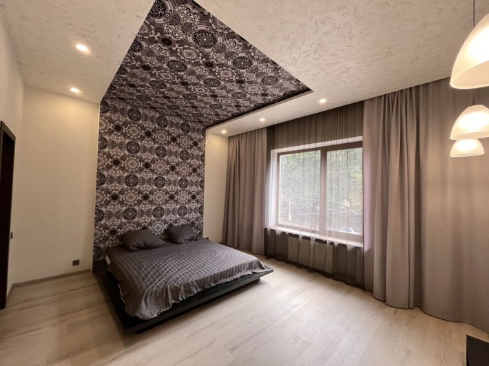 Продам трикімнатну квартиру - фото 1