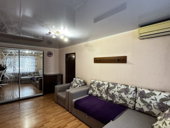 Продается 1 комн. квартира пр. Соборный Запорожье