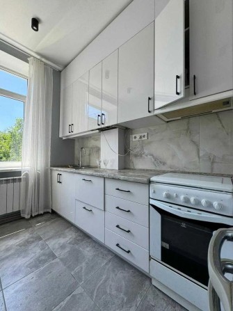 Продам 4-и к/к 85 м2 з гарним розташуванням в самому центрі міста. - фото 1