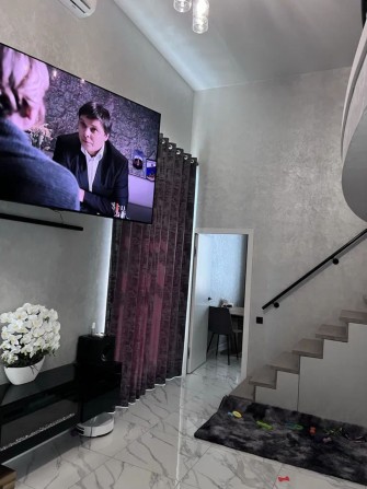 Продам 2-о к/к 72 м2 з меблями та технікою в Новомиколаївці. - фото 1