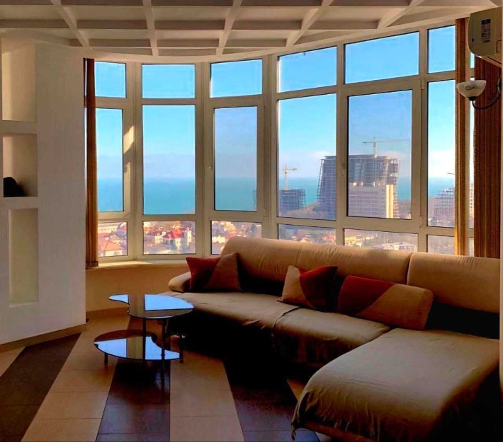 Французский бульвар. Прямой вид на море со всех комнат. Ремонт. Мебель - фото 1